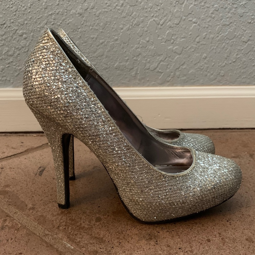 Heels - Picture 3 of 6